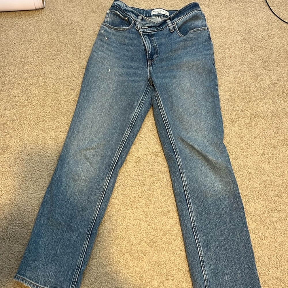 Abercrombie & fitch the 90s straight ultra high rise.   Size 25 - 0 xs.